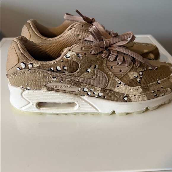 The Nike Air Max 90 Desert Camo (Women's) New- No Box - Picture 2 of 4